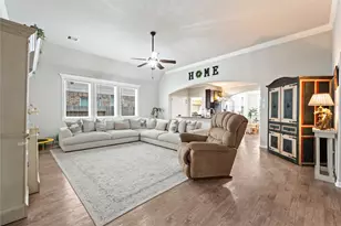 221 Gigi Pl, Alvin, TX 77511 - Photo 8