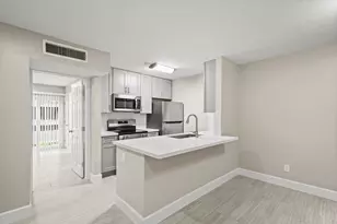 2121 Fountain View Dr, Houston, TX 77057 - Photo 1