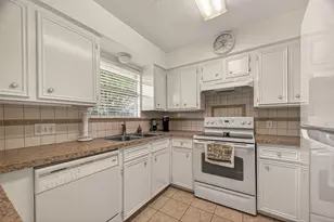 2003 Kingsway Dr, League City, TX 77573 - Photo 10