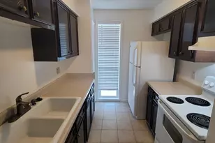 215 Postoffice St, Galveston, TX 77550 - Photo 4