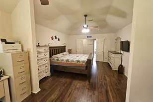 904 E Wilkins St, Angleton, TX 77515 - Photo 10