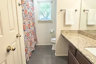 904 E Wilkins St, Angleton, TX 77515 - Photo 16
