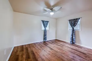 1200 W Phillips St, Alvin, TX 77511 - Photo 30
