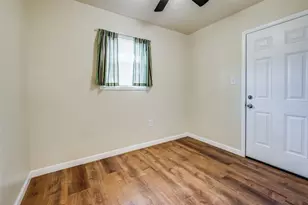 1200 W Phillips St, Alvin, TX 77511 - Photo 36