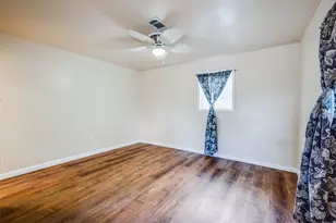 1200 W Phillips St, Alvin, TX 77511 - Photo 12