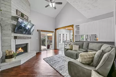 1018 Londonderry Avenue, Friendswood, TX 77546 - Photo 2