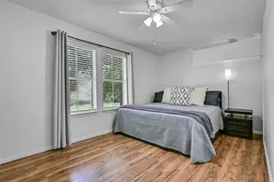 1018 Londonderry Ave, Friendswood, TX 77546 - Photo 24