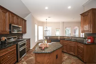 2502 Quiet Lake Ct, Pearland, TX 77584 - Photo 8