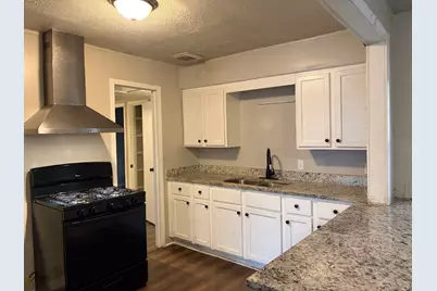 5818 Glenhurst Drive, Houston, TX 77033 - Photo 2