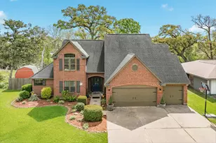 100 Van Winkle St, Lake Jackson, TX 77566 - Photo 2