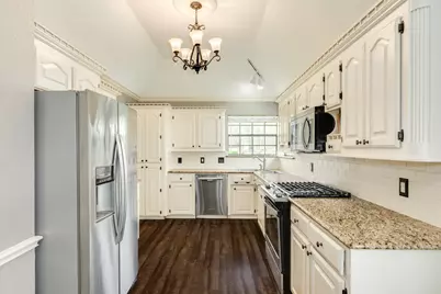 100 Van Winkle Street, Lake Jackson, TX 77566 - Photo 12