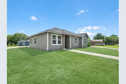 2006 Chesapeake Street, Baytown, TX 77520 - Photo 4