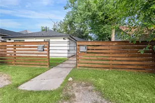 4210 Delhi St, Houston, TX 77022 - Photo 2