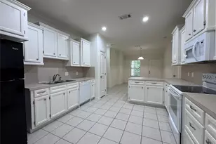322 Greenleaf St, Huntsville, TX 77340 - Photo 6