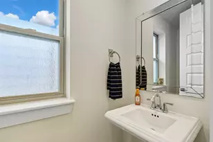 215 Avondale St, Houston, TX 77006 - Photo 16