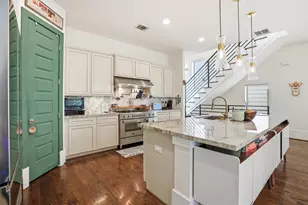 215 Avondale St, Houston, TX 77006 - Photo 8