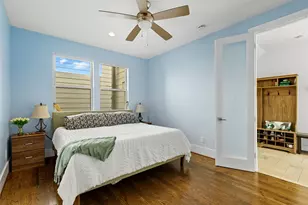 215 Avondale St, Houston, TX 77006 - Photo 4