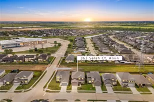 363 Selah Ct, Alvin, TX 77511 - Photo 2