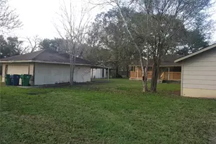 1233 Caldwell Rd, Angleton, TX 77515 - Photo 4