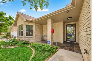 807 Forest Oaks Ln, Pearland, TX 77584 - Photo 2