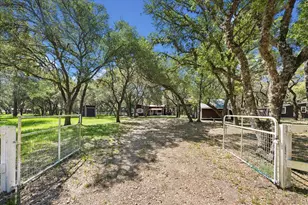 302 Bluebonnet Bend, Sheridan, TX 77475 - Photo 4