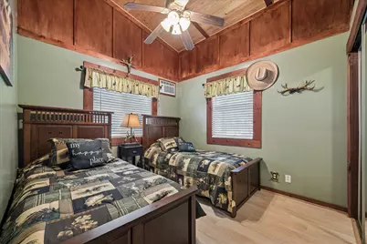 302 Bluebonnet Bend, Sheridan, TX 77475 - Photo 12