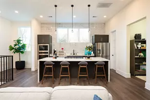 917 Thompson St, Houston, TX 77007 - Photo 1