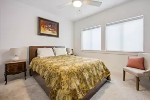 1729 Leilani Dr, Houston, TX 77055 - Photo 32