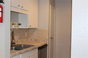 10049 Westpark Dr, Houston, TX 77042 - Photo 20