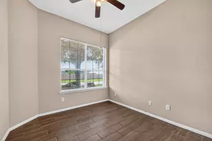 16007 Hidden Manor Dr, Houston, TX 77049 - Photo 32