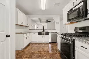 9331 Garfield Park Ln, Houston, TX 77075 - Photo 12