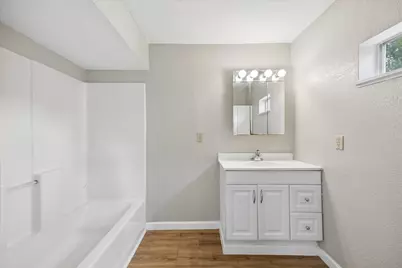 218 N Ormsby Street, Alvin, TX 77511 - Photo 12