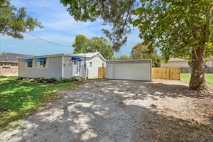 218 N Ormsby St, Alvin, TX 77511 - Photo 1