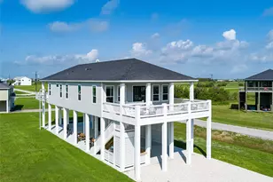 821 Casa Dr, Crystal Beach, TX 77650 - Photo 2