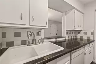 9029 Gaylord St, Houston, TX 77024 - Photo 8