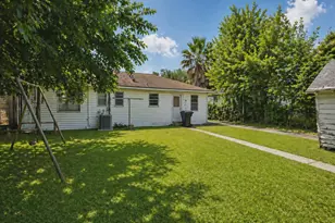 4302 Edison St, Houston, TX 77009 - Photo 2