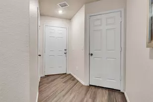 10643 Red Orchid Dr, Houston, TX 77016 - Photo 4