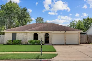 1612 Cypress Hollow St, Pearland, TX 77581 - Photo 1