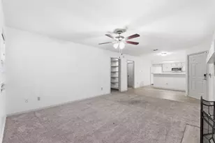 2402 Sycamore Ave, Huntsville, TX 77340 - Photo 4