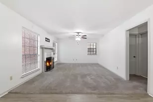 2402 Sycamore Ave, Huntsville, TX 77340 - Photo 2