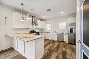 4424 Country Club Dr, Dickinson, TX 77539 - Photo 12