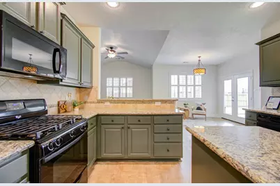 14018 Hawthorne Circle, Mont Belvieu, TX 77523 - Photo 18