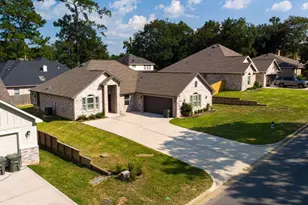 1458 River Oaks Dr, Huntsville, TX 77340 - Photo 2