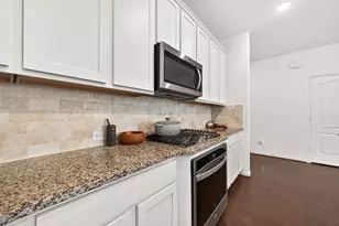 8018 Royal Palm Dr, Fulshear, TX 77441 - Photo 18