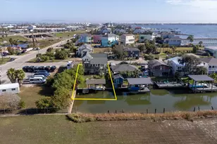 1003 Commodore Dr, Galveston, TX 77554 - Photo 2