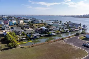 1003 Commodore Dr, Galveston, TX 77554 - Photo 1