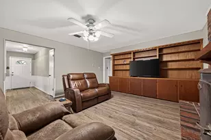 2002 Crestwood Dr, Richmond, TX 77469 - Photo 14