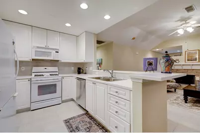 10 Stone Creek Place, The Woodlands, TX 77382 - Photo 6