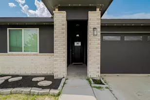 14519 Sweetwater Dr, Baytown, TX 77523 - Photo 4
