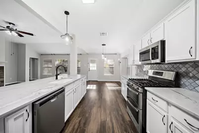 58 N Delta Mill Cir Circle, The Woodlands, TX 77385 - Photo 10